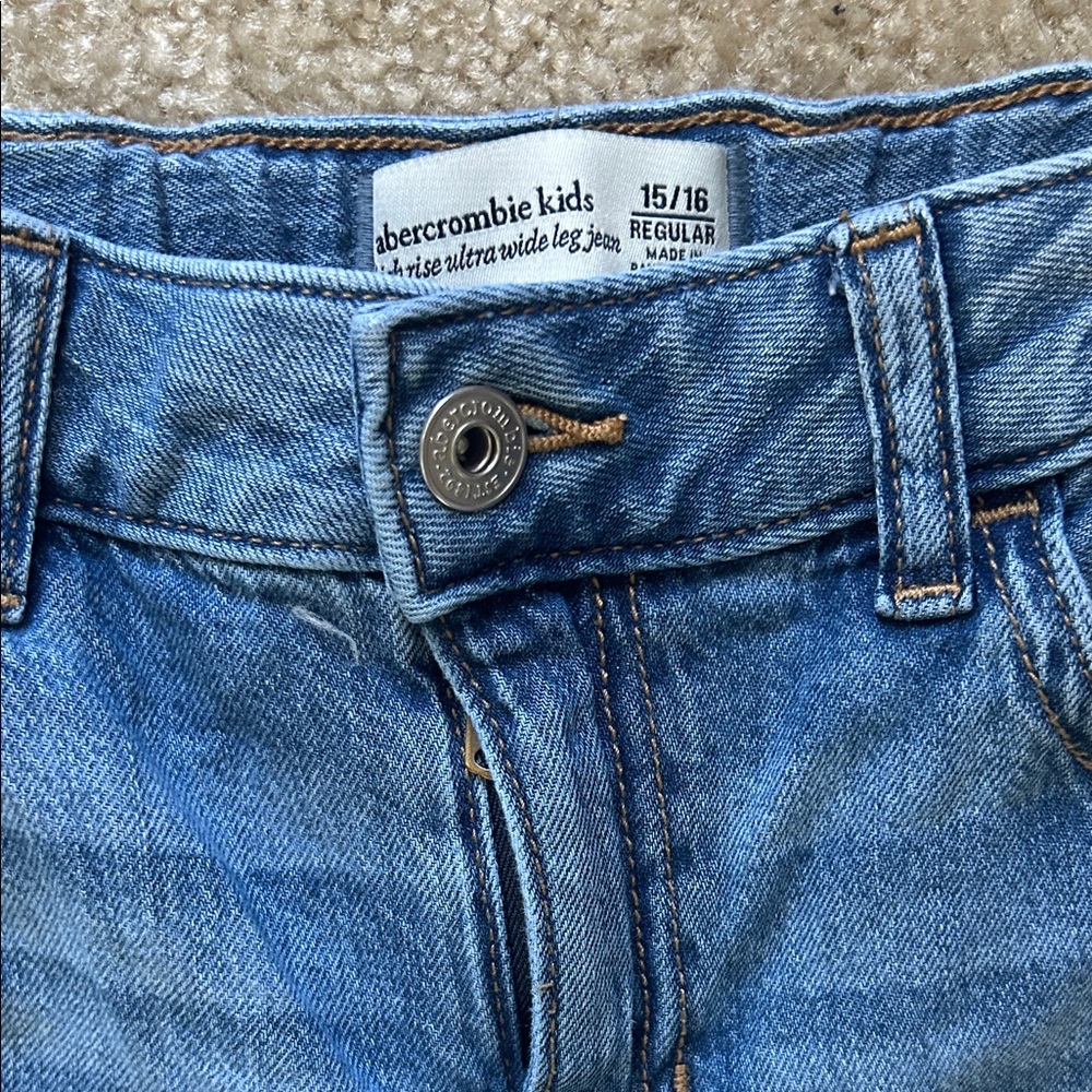 Abercrombie Kids Blue Flare Jeans with Bow Details - Picture 2 of 6